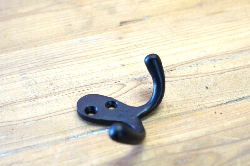 ENTRYWAY BLACK DOUBLE HOOK