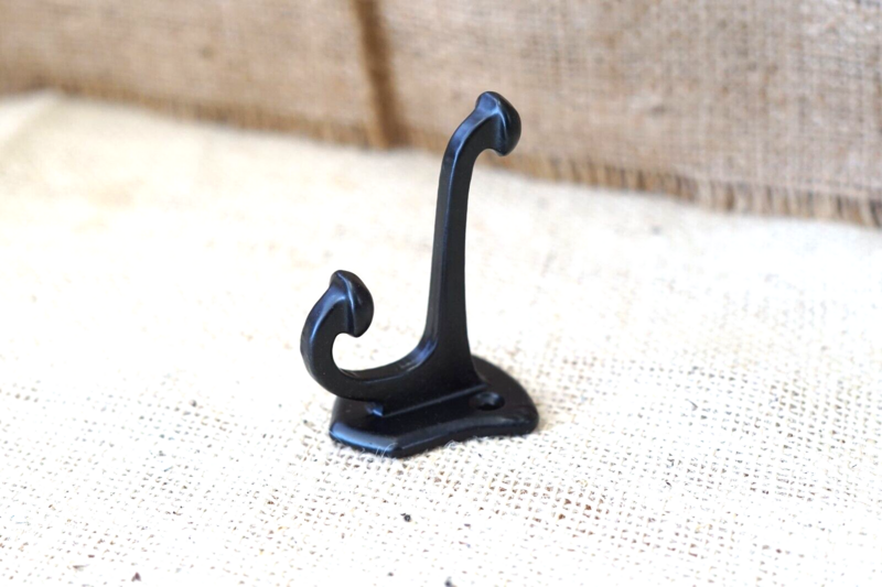 CAST IRON TRADITIONAL SCHOOL HOOKS - GLOSS BLACK COLOR