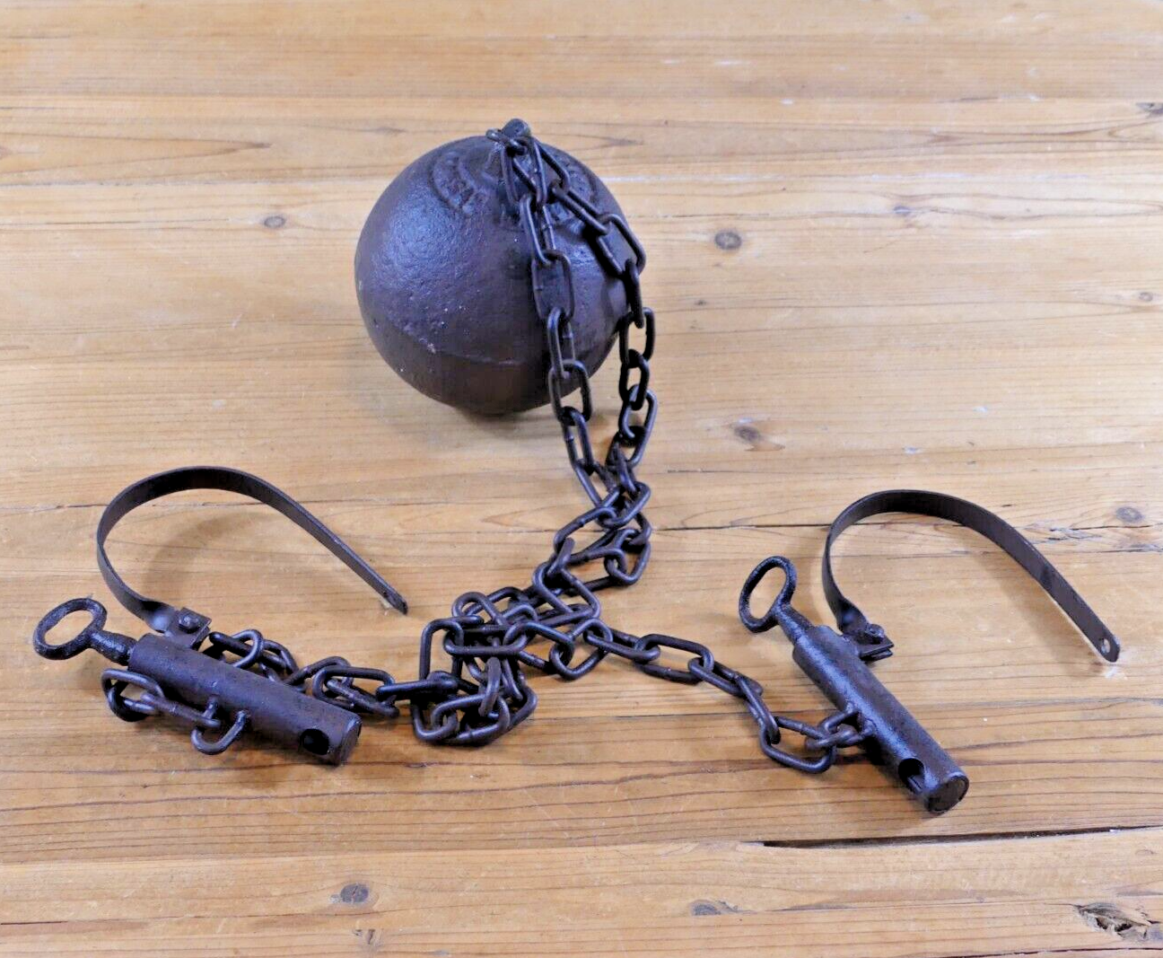 CAST IRON BALL AND CHAIN WITH KEY 17 ILBS - PROP ONLY
