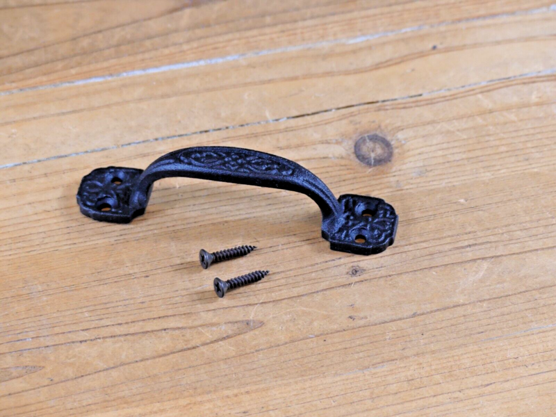 SMALL MATTE BLACK CAST IRON HANDLE / DRAWER PULL WITH VINTAGE DESIGN , 4 1/4" LONG