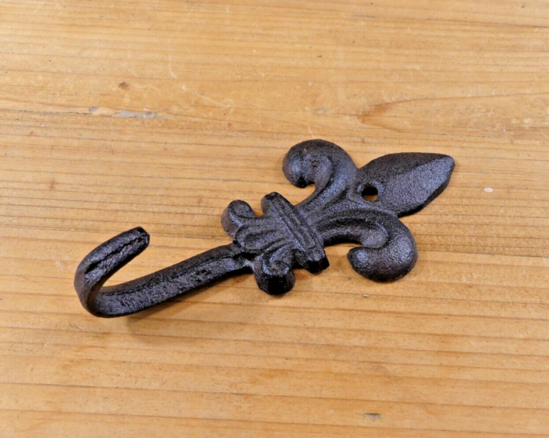 VICTORIAN RUSTIC CAST IRON FLEUR DE LIS WALL HOOK,  5 1/2"