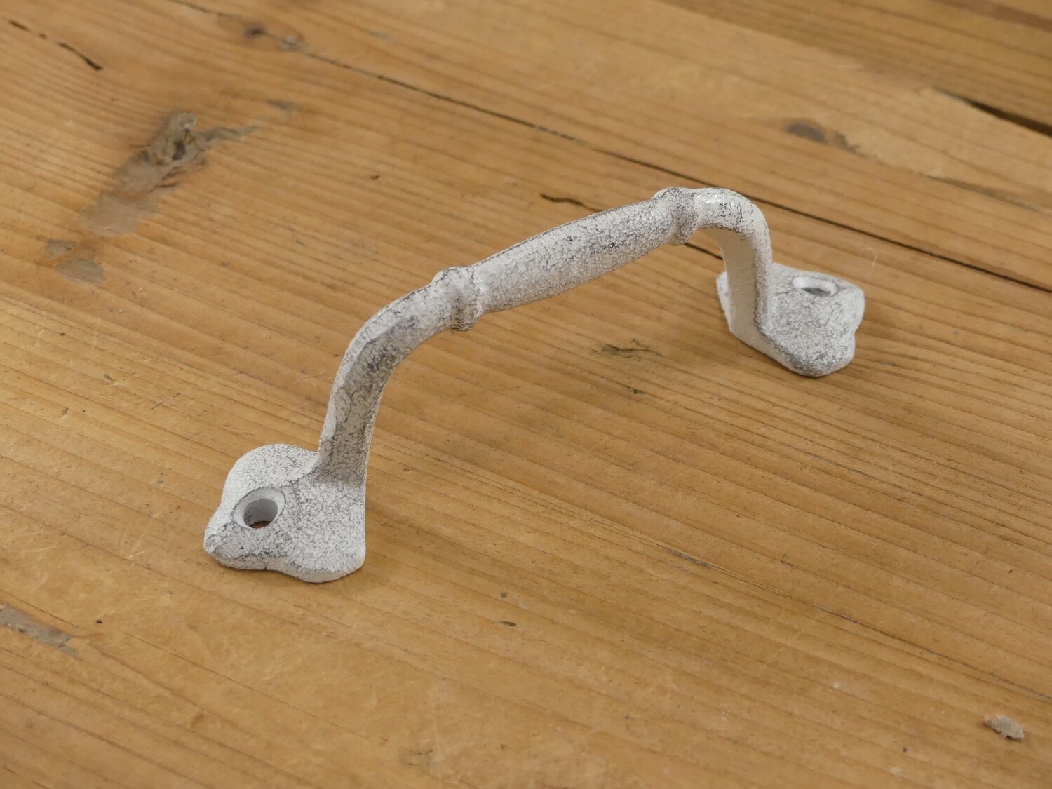CAST IRON DISTRESSED WHITE HANDLE, 5 1/4" LONG