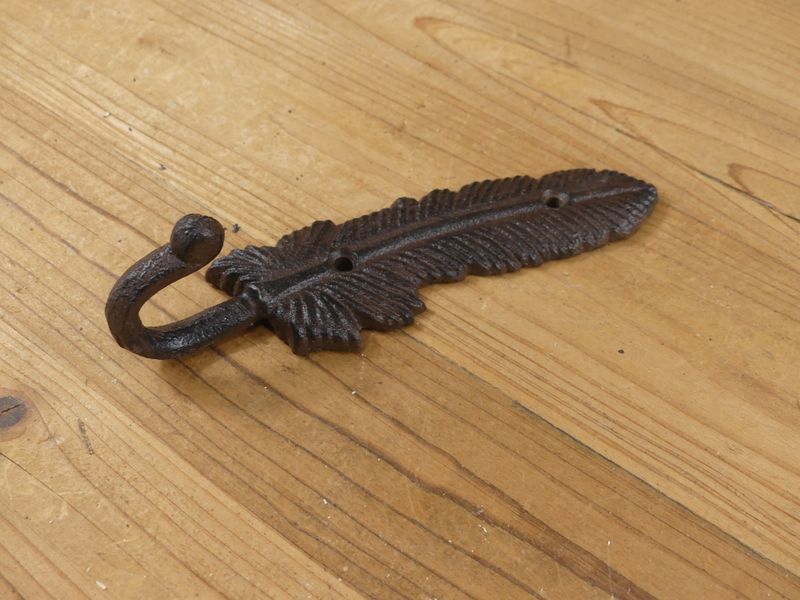 CAST IRON FEATHER HOOK