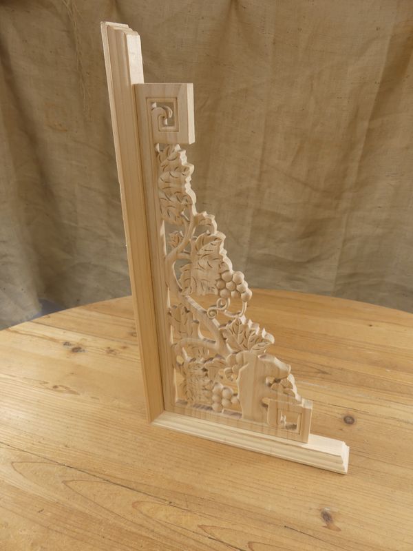 EX LARGE WOODEN CORBEL GRAPEVINE DESIGN