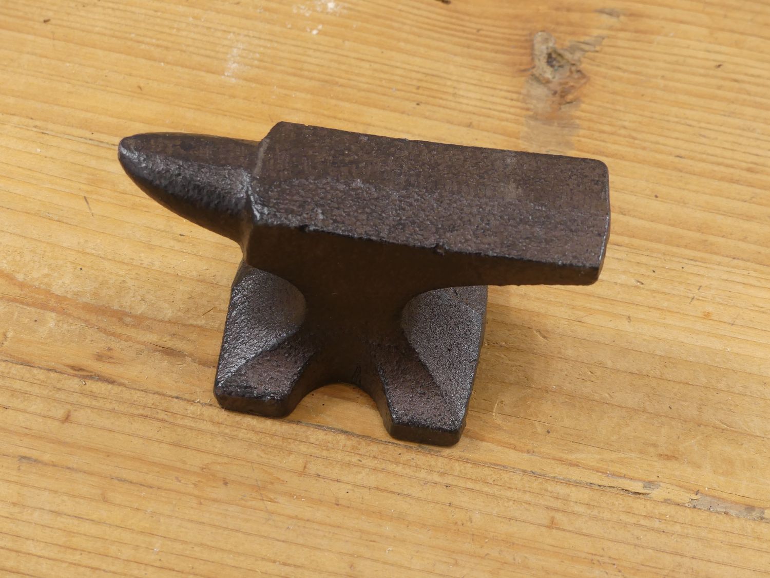 SMALL CAST IRON ANVIL PAPER WEIGHT
