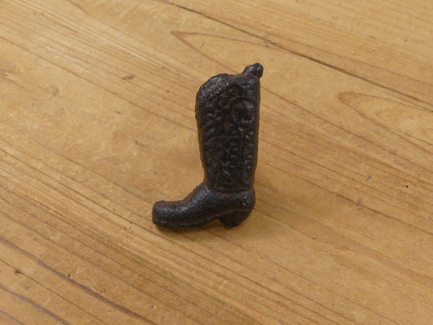 CAST IRON BOOT DRAWER PULL  WITH ATTACHING SCREW
