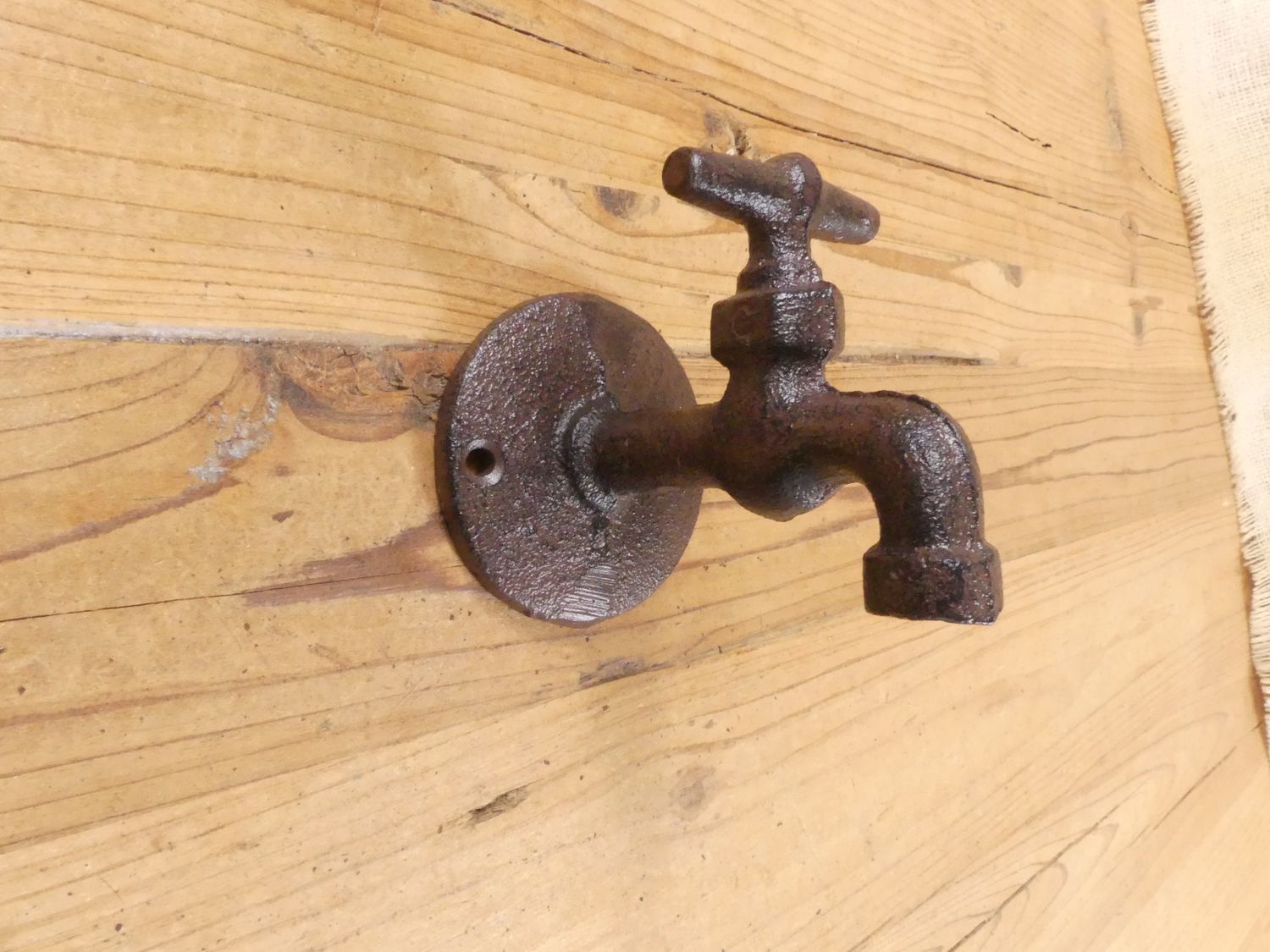 CAST IRON WATER SPIGOT HOOK