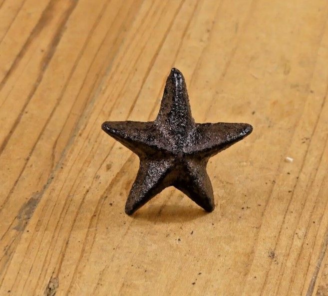 SMALL CAST IRON RUSTIC STAR NAILS / TACKS 1 7/8" WIDE 1 1/4" NAIL