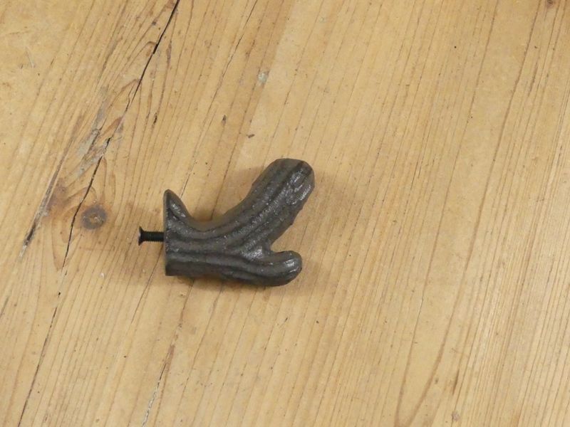 CAST IRON CACTUS PULL 3"