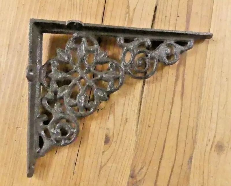 CAST IRON RUSTIC 7.5" X 6" WALL BRACKETS