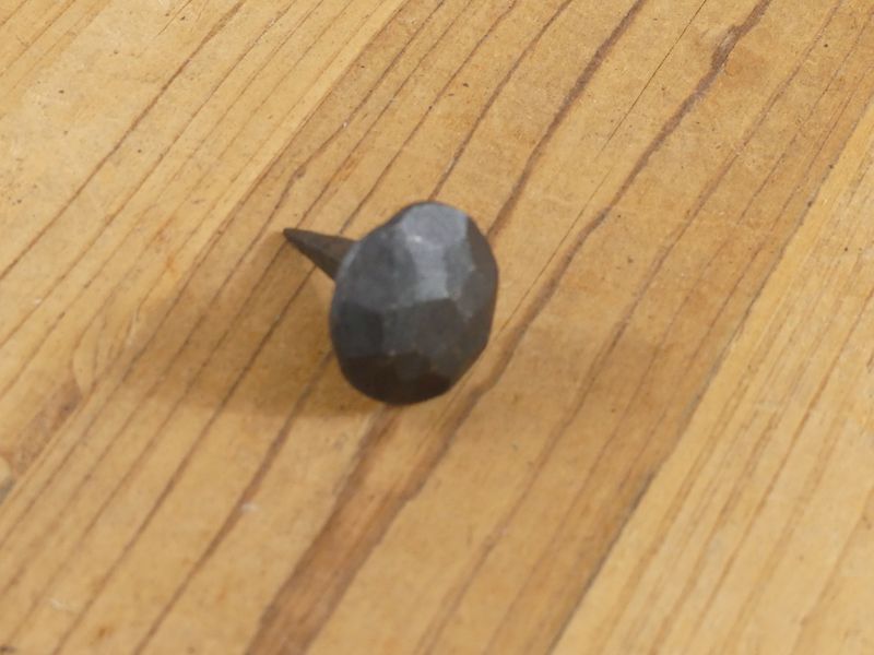 BLACK HAND FORGED IRON NAILS / CLAVOS, 1" WIDE AND 1 1/4" LONG