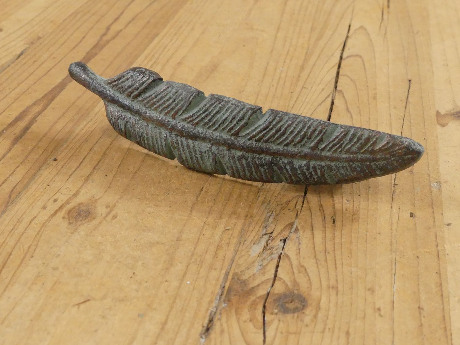 ANTIQUE GREEN FEATHER DRAWER PULLS WITH MOUNTING SCREWS