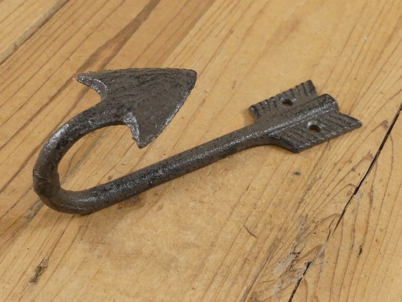 CAST IRON ARROW HOOK