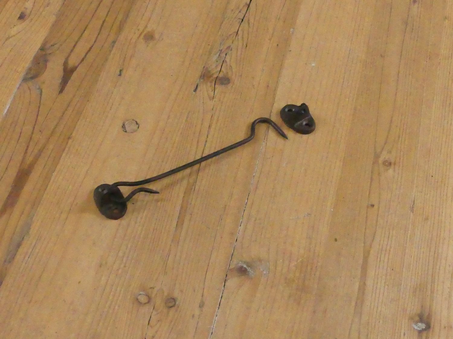RUSTIC HOOK AND EYE LATCH, 7 1/4"