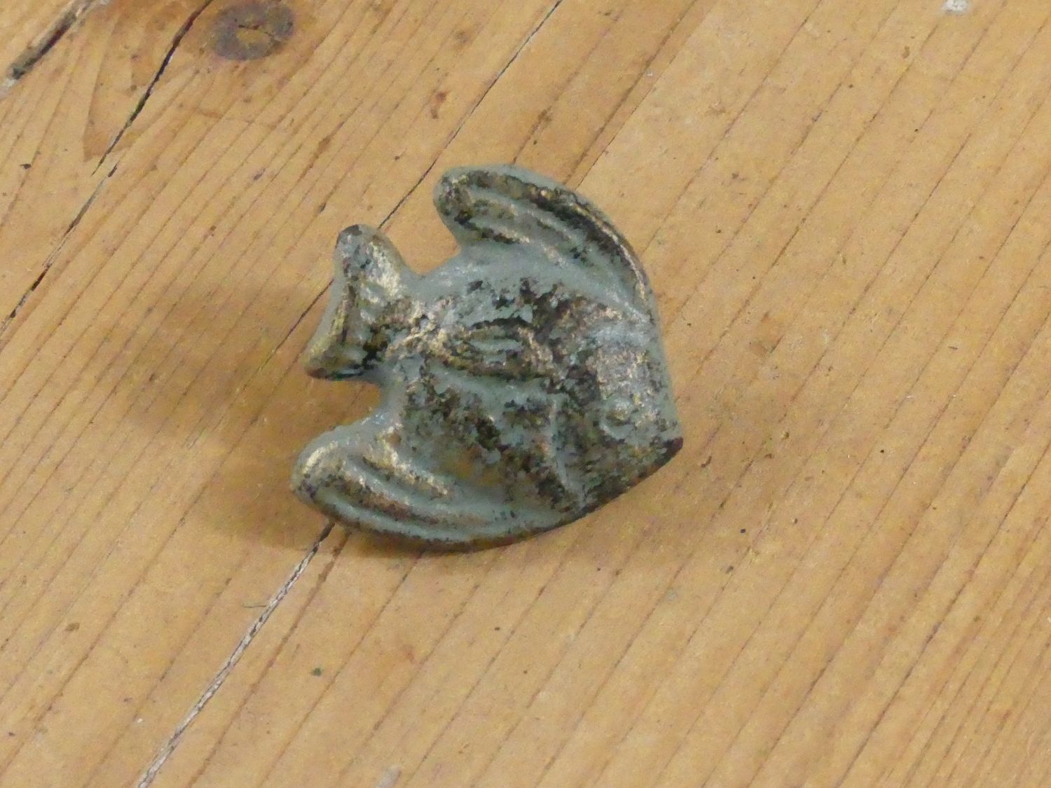 CAST IRON FISH PULL  WITH ATTACHING SCREWS