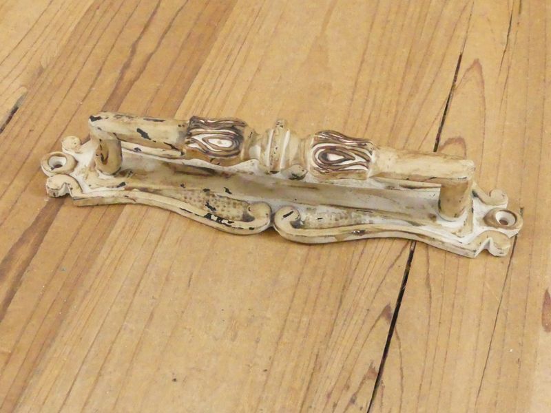 RUSTIC CREAM SHADE HANDLE, 7 1/2"