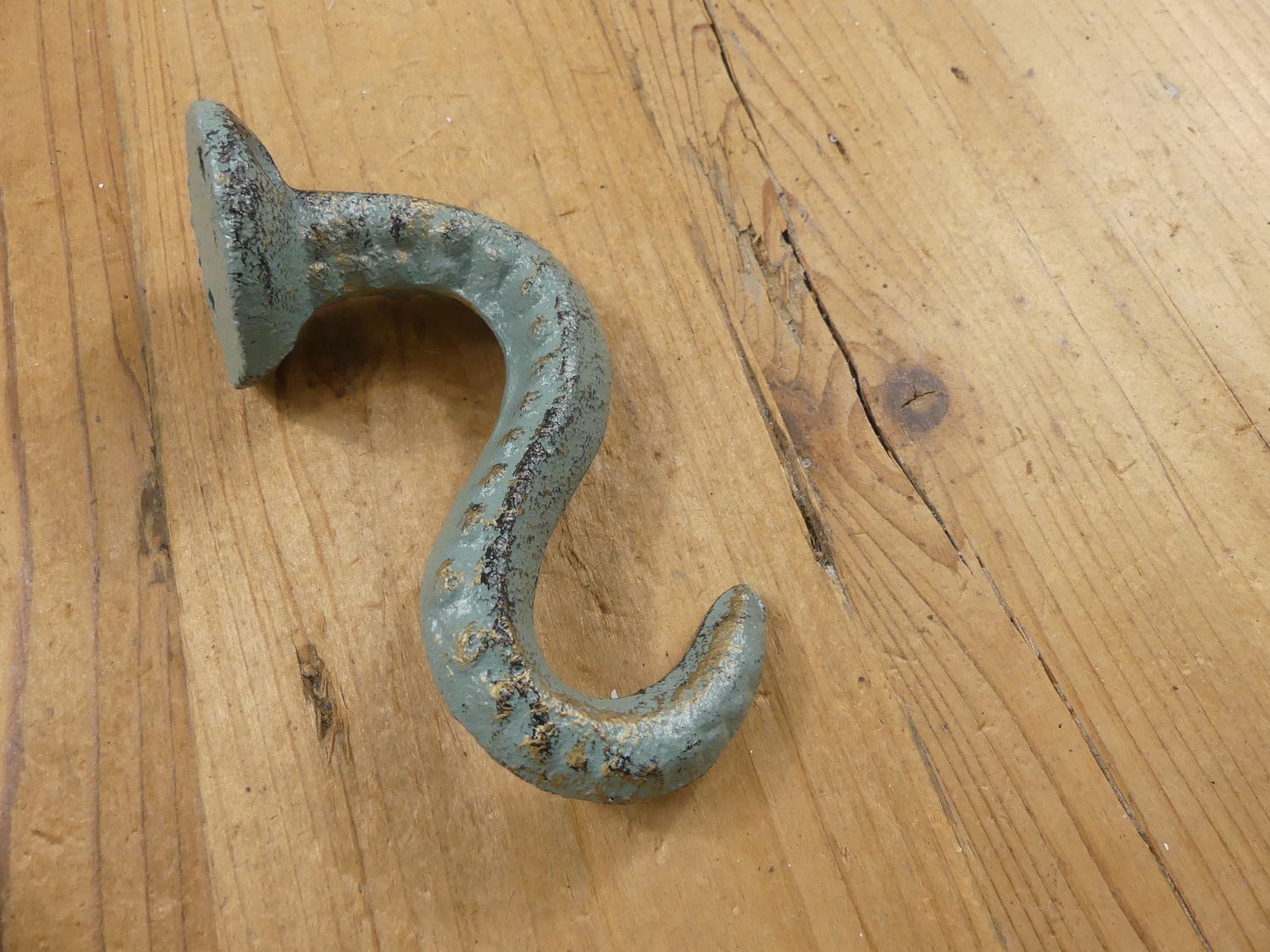 GREEN AND  GOLD OCTOPUS TENTACLE HOOK, 4" LONG