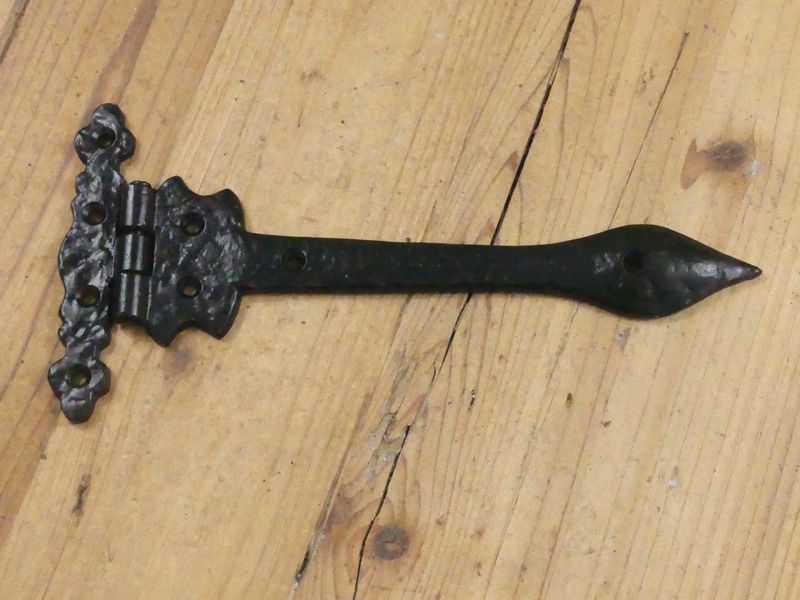 IRON ORNATE HINGE, 9" LONG