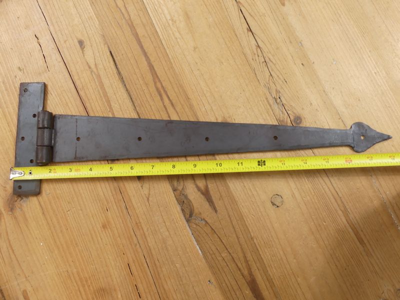 EXTRA LONG HAND FORGED T HINGES 18" ARROW END
