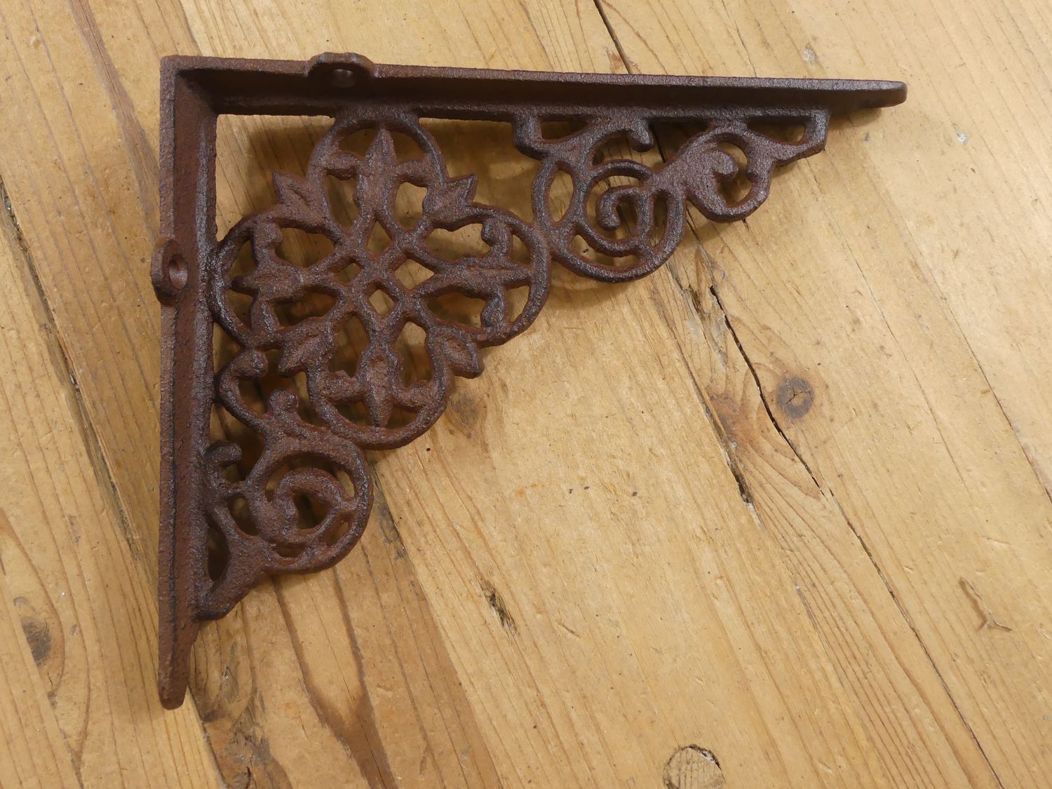 CAST IRON RUSTIC 7 3/4" X 6" WALL BRACKETS