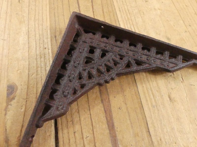 CAST IRON BRACKET 4 1/8" X 5 1/8"