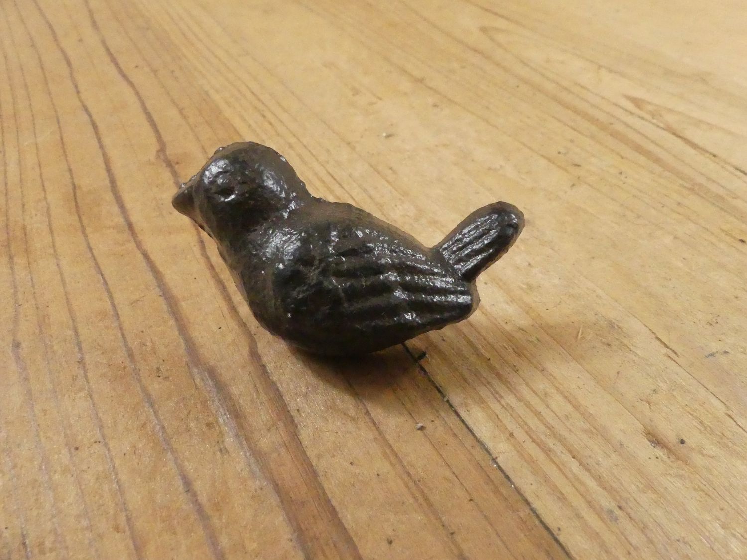 CAST IRON BIRD DRAWER PULLS WITH MOUNTING SCREW