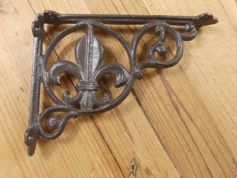 CAST IRON FLEUR DE LIS SHELF BRACKETS CAST IRON FLEUR DE LIS SHELF BRACKETS