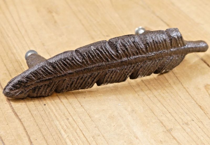 FEATHER DRAWER PULLS WITH MOUNTING SCREWS