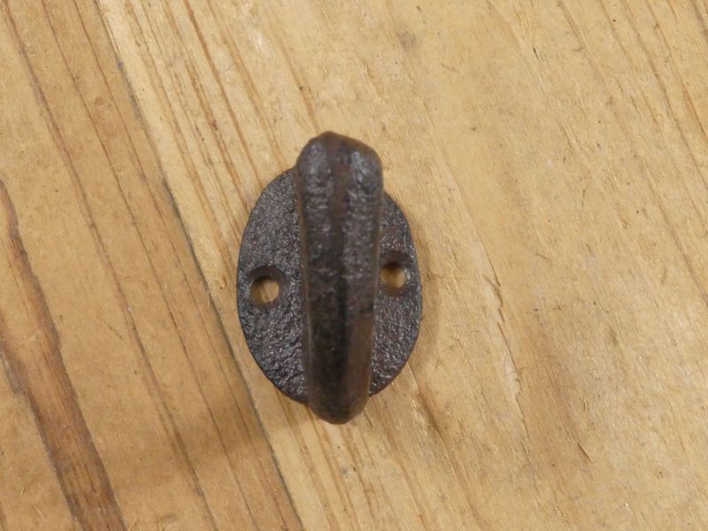SMALL CAST IRON KEY HOOK