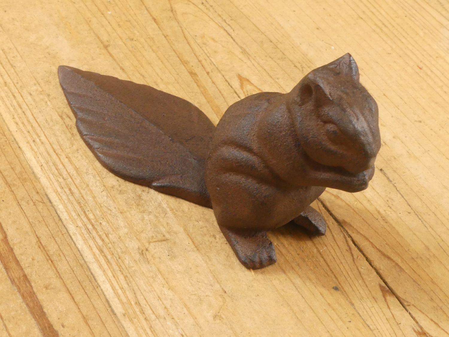 CAST IRON SQUIRREL DOOR STOP / KEY HIDE