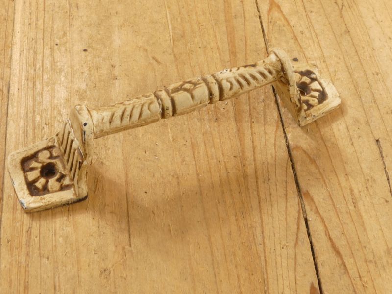 DISTRESSED WHITE DRAWER PULLS