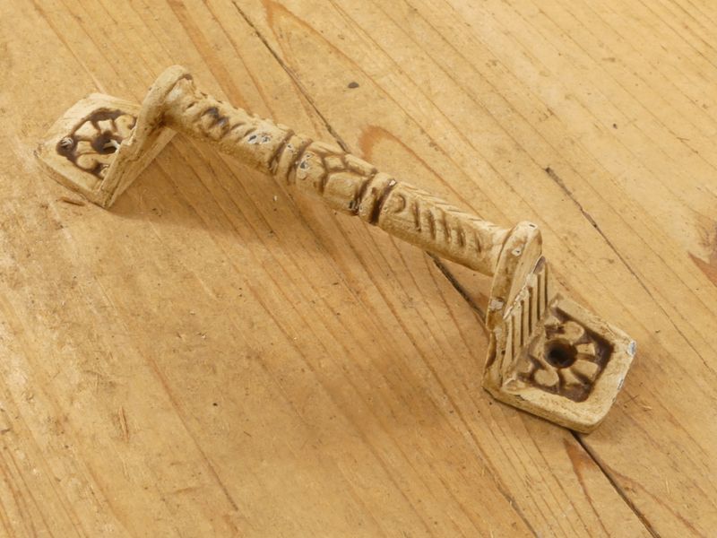 DISTRESSED WHITE DRAWER PULLS