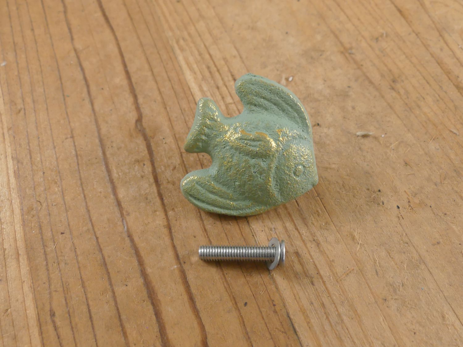CAST IRON FISH PULL WITH ATTACHING SCREW
