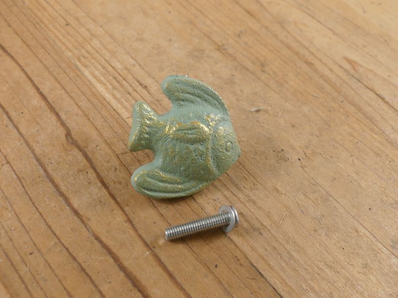 CAST IRON FISH PULL WITH ATTACHING SCREW
