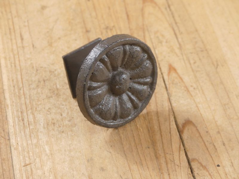 LARGE CAST IRON ROUND KNOB / PULL,  3 LARGE CAST IRON ROUND KNOB / PULL,  3"