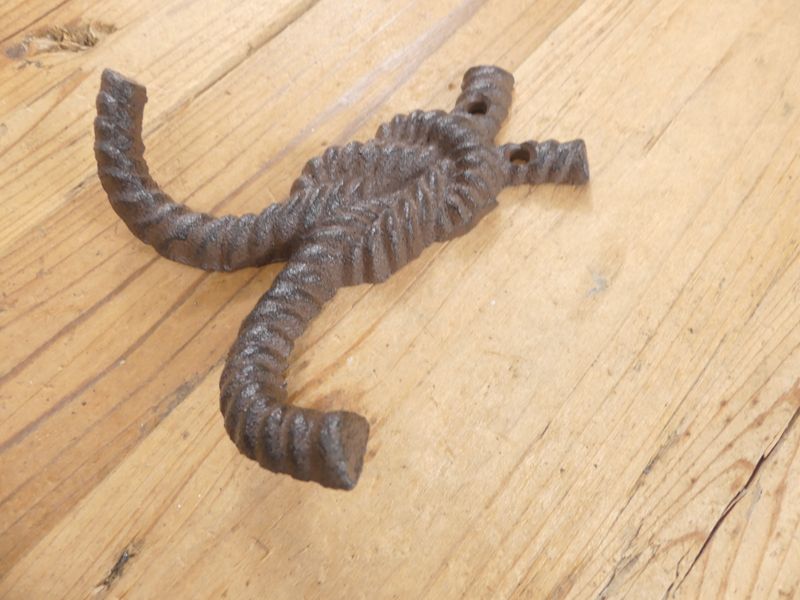 CAST IRON ROPE KNOT HOOK 4.5" X 4.5"
