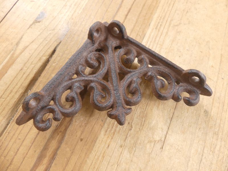CAST IRON ARCHITECTURAL BRACKET, 4" X 4"