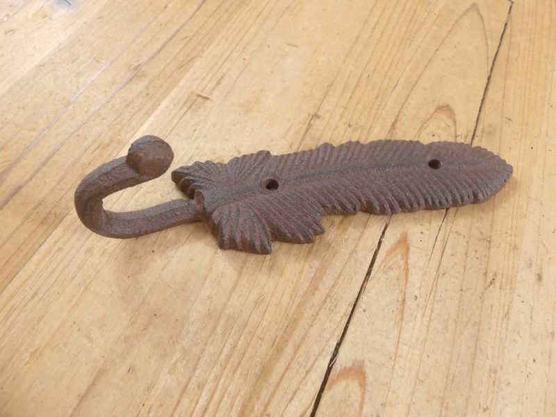 CAST IRON FEATHER HOOK