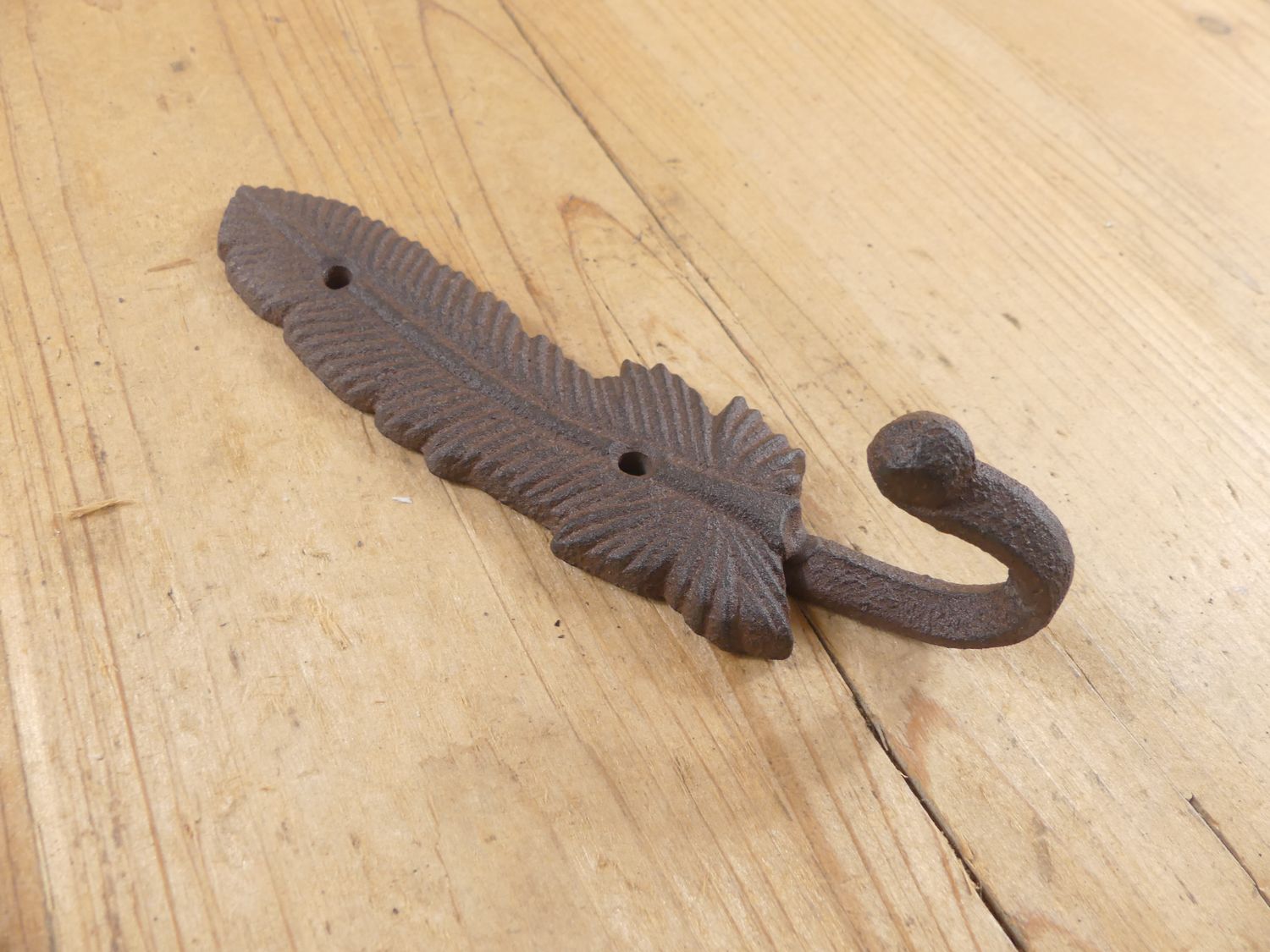 CAST IRON FEATHER HOOK