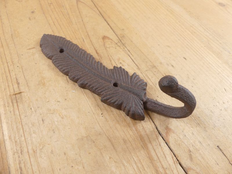 CAST IRON FEATHER HOOK