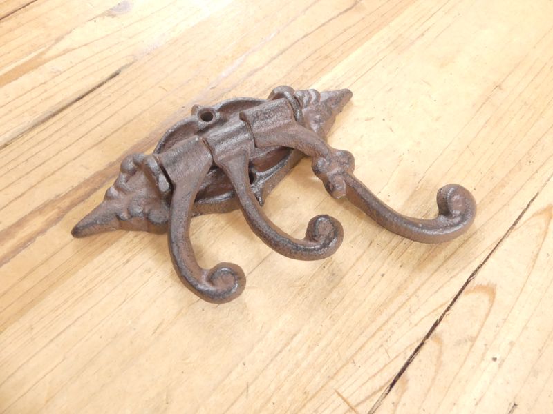 CAST IRON SWIVEL HOOK FOR COATS