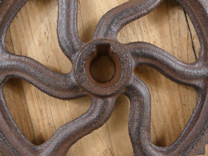 RUSTIC CAST IRON SPROCKET GEAR