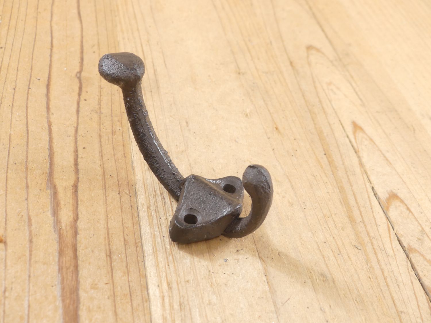 RUSTIC CAST IRON U-SHAPE HOOK