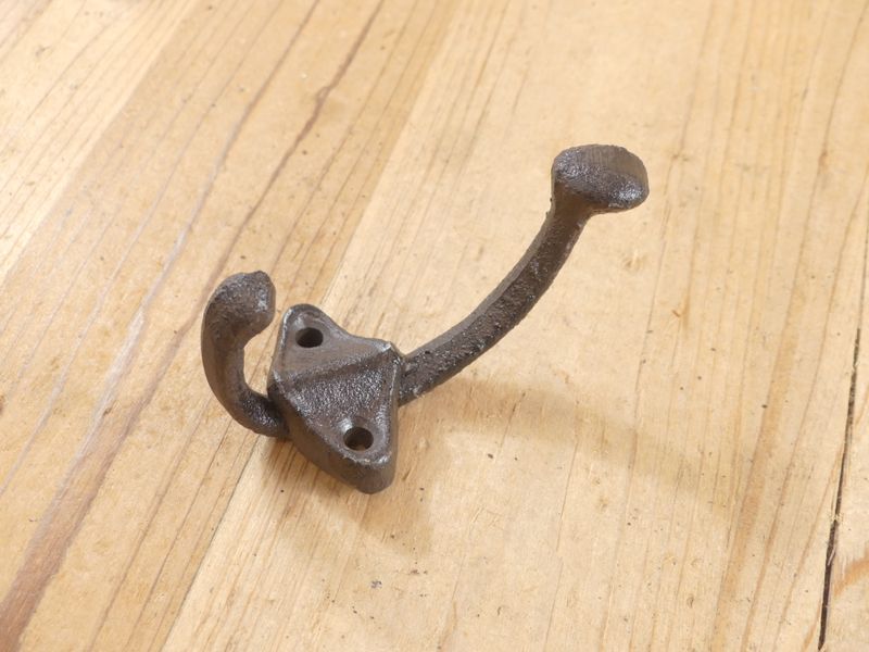 RUSTIC CAST IRON U-SHAPE HOOK