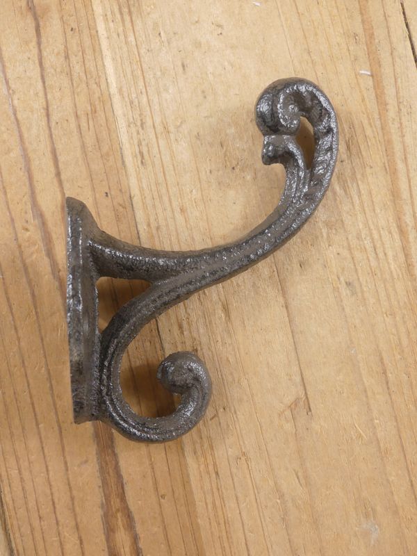 CAST IRON RUSTIC DOUBLE VINE HOOK