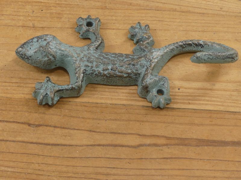 MOUNTABLE CAST IRON LIZARD