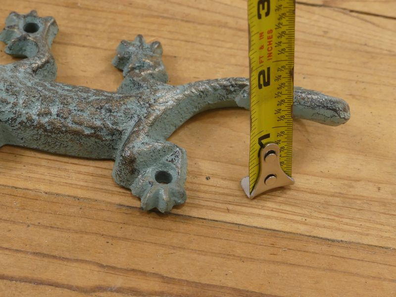 MOUNTABLE CAST IRON LIZARD
