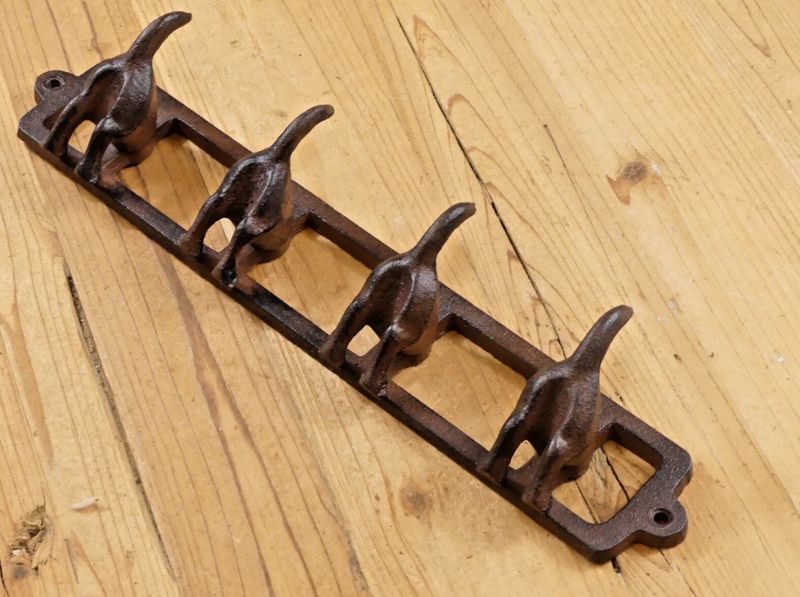 4 DOG TAIL WALL HOOKS ON MOUNT