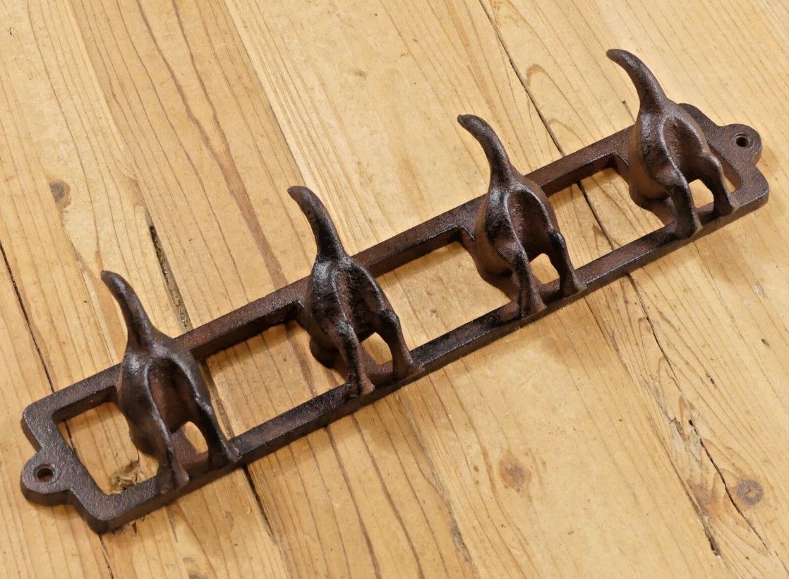 4 DOG TAIL WALL HOOKS ON MOUNT