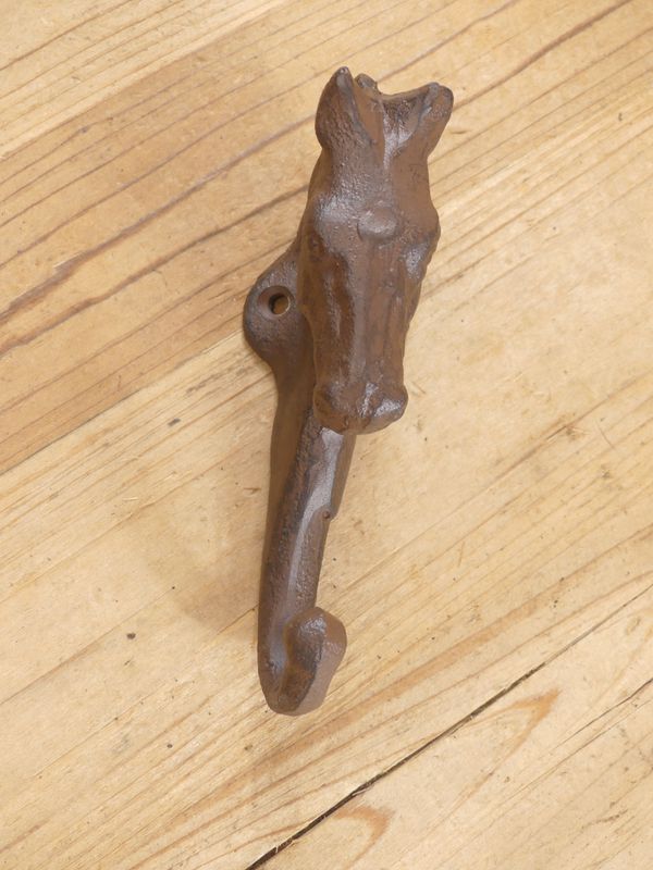 RUSTIC CAST IRON HORSE HEAD HOOK